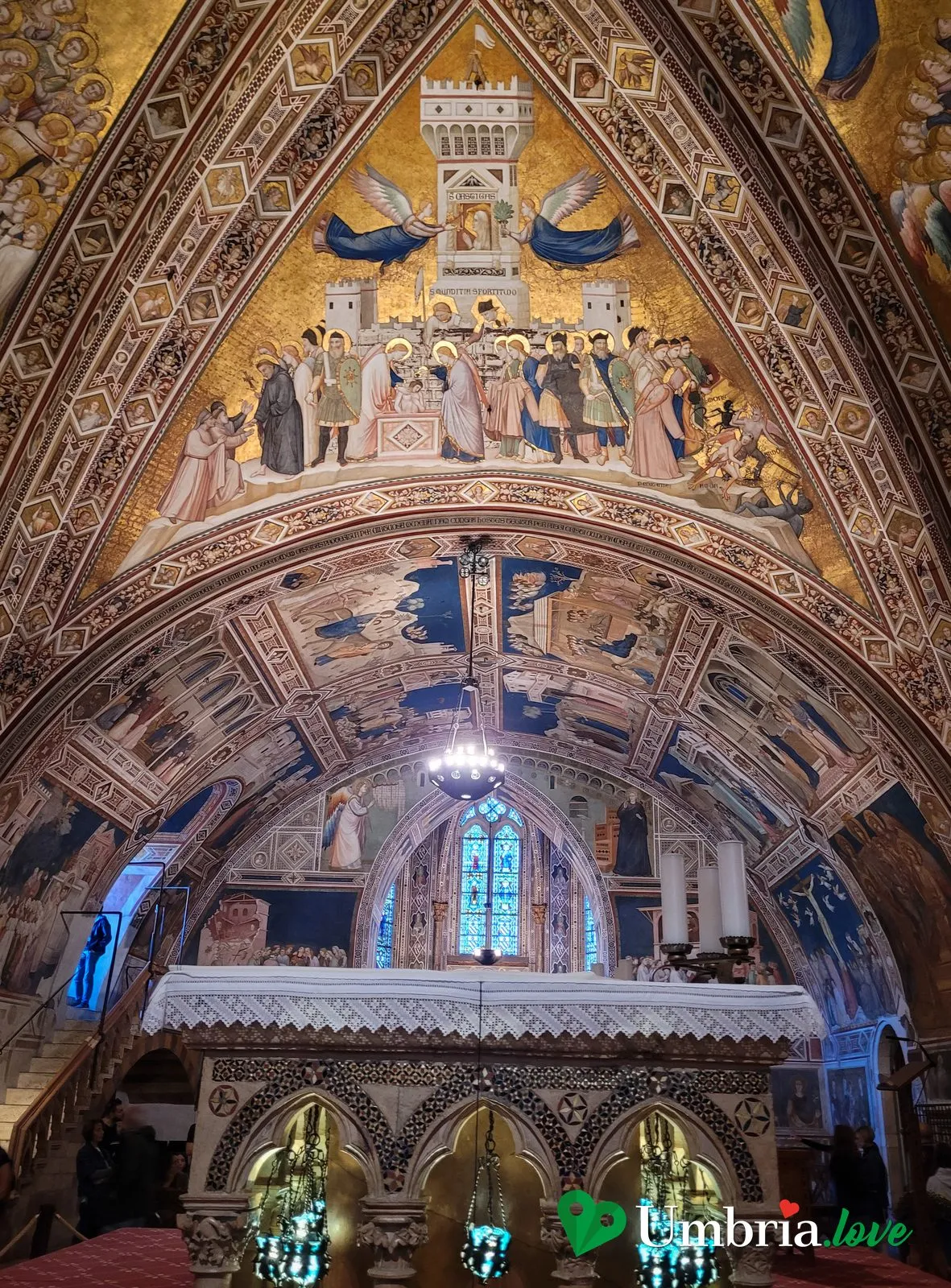 Le volte affrescate del transetto della Basilica Inferiore di San Francesco ad Assisi, con le scene di Pietro Lorenzetti