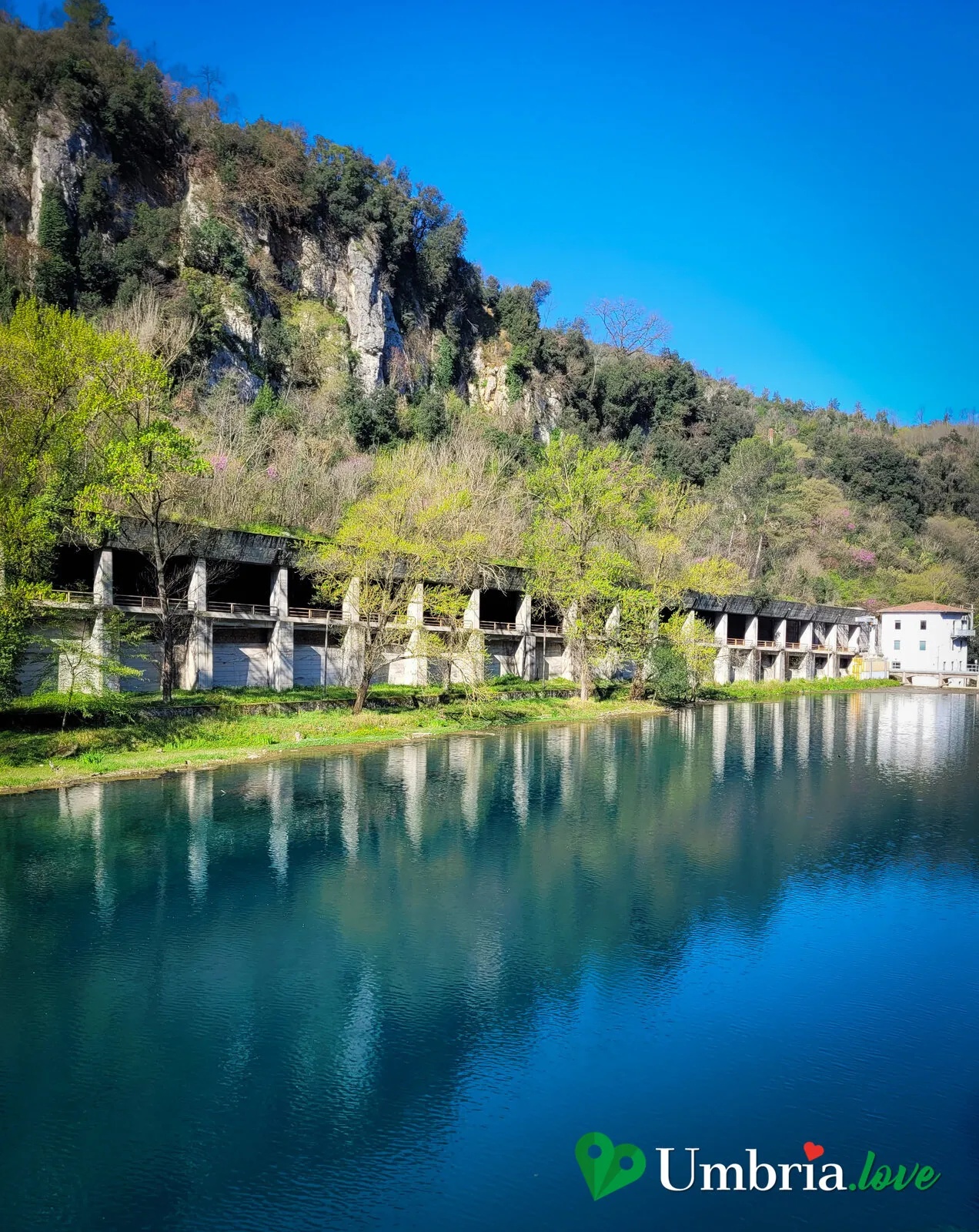 Gli archi in pietra semisommersi attribuiti al cantiere navale romano di Stifone