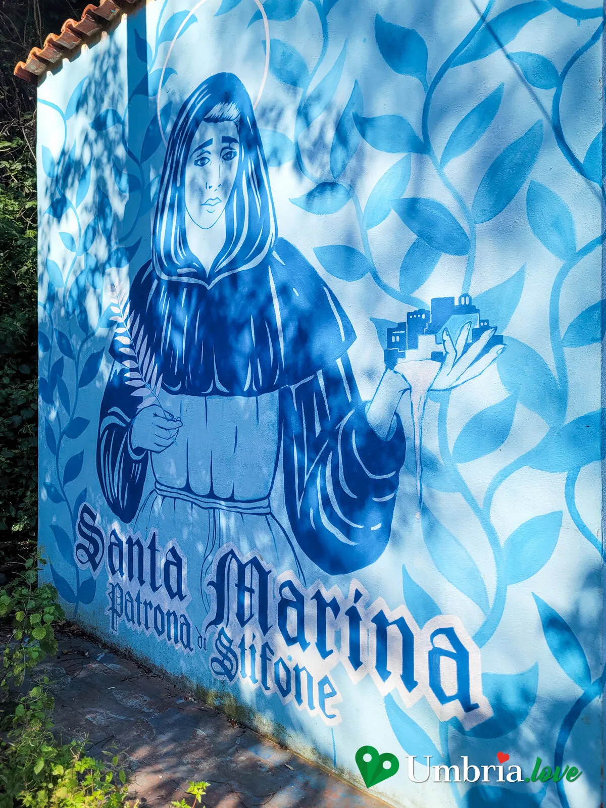 Il murale «Santa Marina, patrona di Stifone» su una parete del borgo